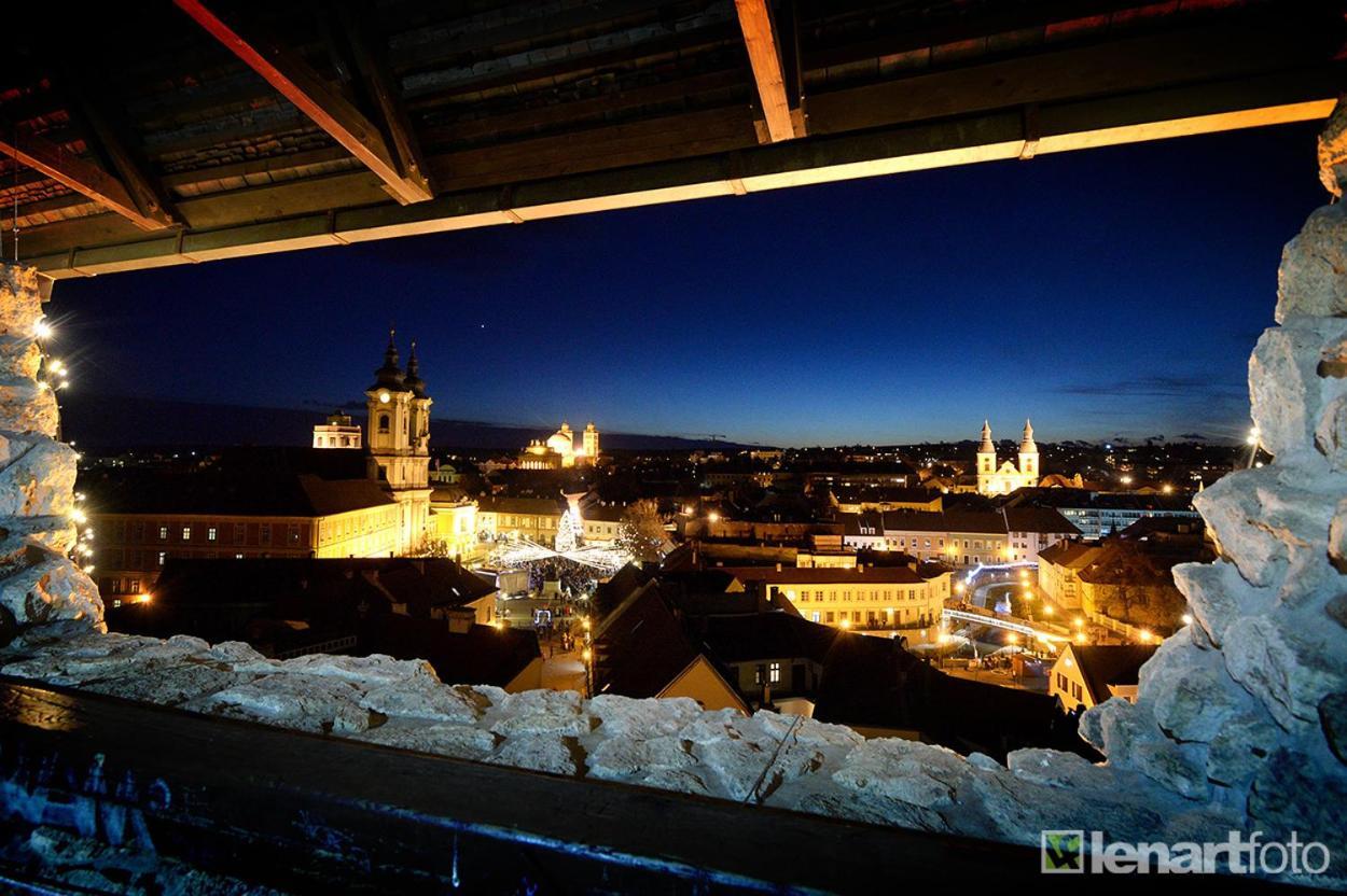 Zora Apartman Eger Buitenkant foto