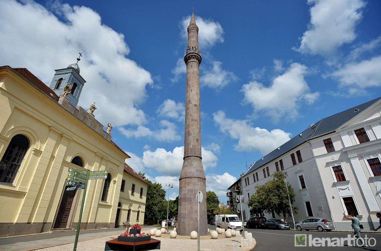 Zora Apartman Eger Buitenkant foto