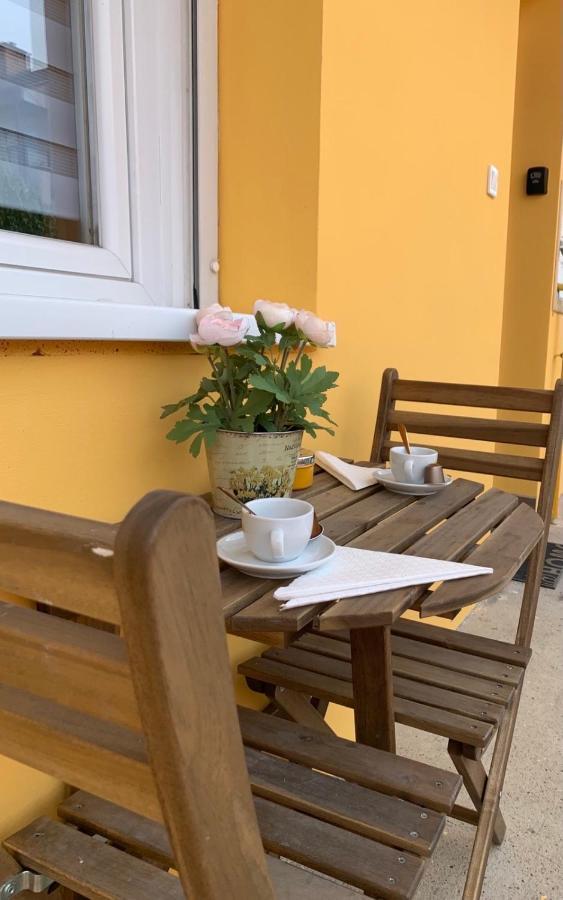 Zora Apartman Eger Buitenkant foto