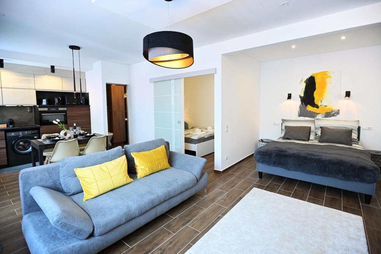 Zora Apartman Eger Buitenkant foto