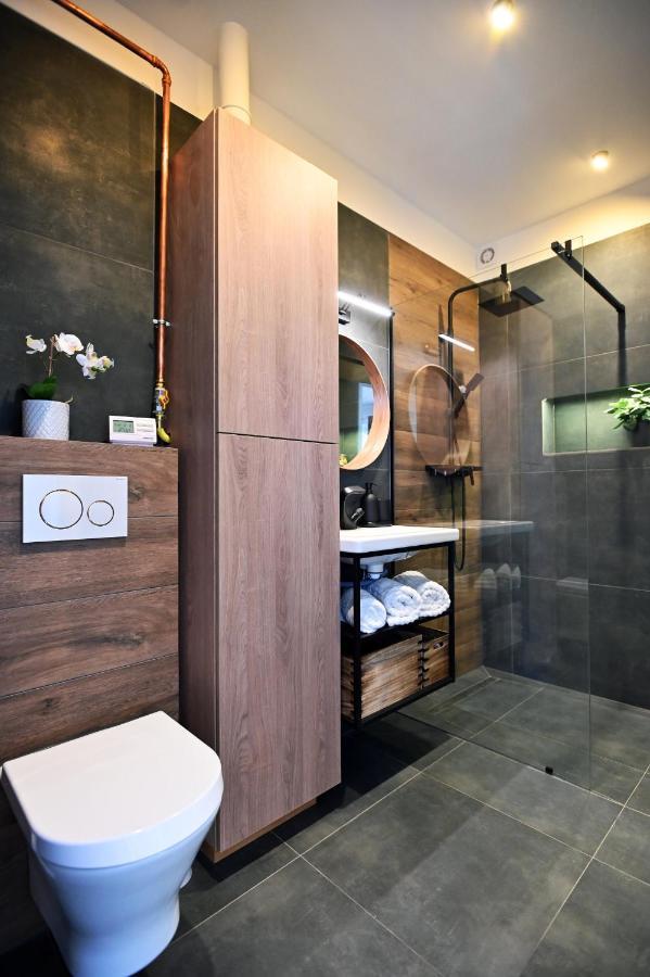 Zora Apartman Eger Buitenkant foto