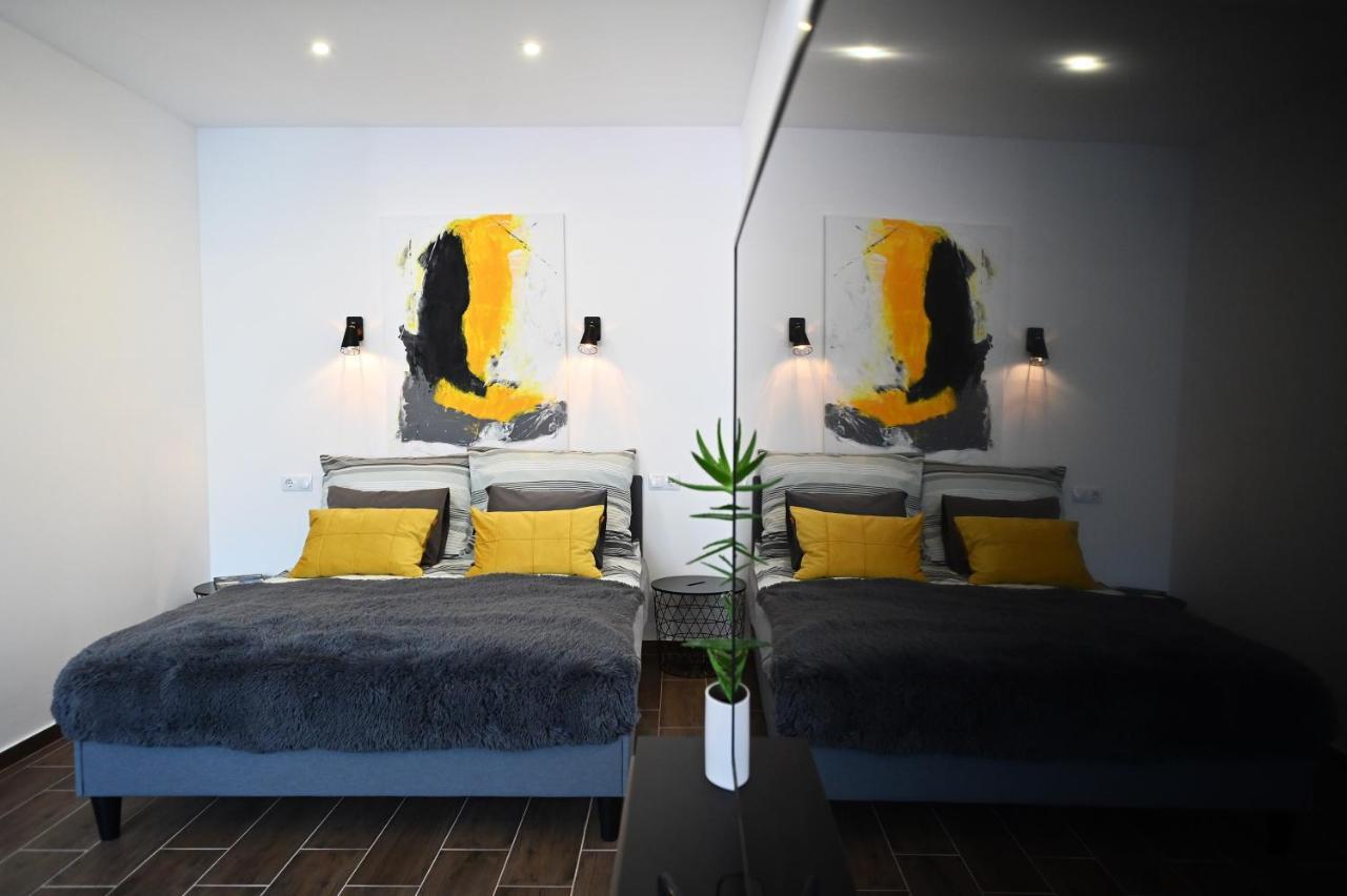 Zora Apartman Eger Buitenkant foto